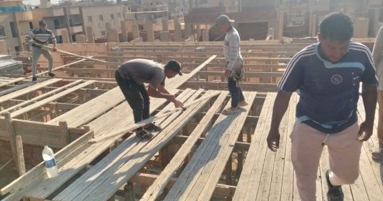 فك شدة خشبية بعقار مخالف بحدائق الأهرام واتخاذ الإجراءات القانونية