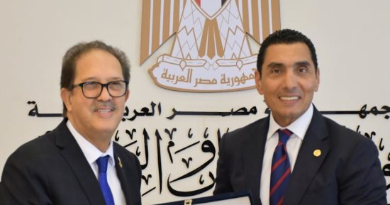 وزير الرياضة يبحث مع رئيسى الأنوكا واللجنة الأولمبية زيادة عدد الألعاب بالدورة الأفريقية