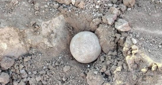 اكتشاف كرة حجرية غامضة من عصور ما قبل التاريخ بأذربيجان