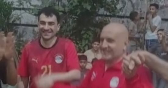أول لقاء مع والد لاعب المنتخب محمود صابر.. فيديو