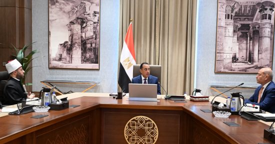 رئيس الوزراء يُتابع خطوات مشروع إحياء منطقة قرافة السيوطي