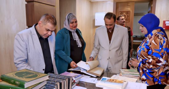 محافظ سوهاج يتفقد مكتبة رفاعة الطهطاوي ويوجه بالحفاظ على مقتنياتها التراثية