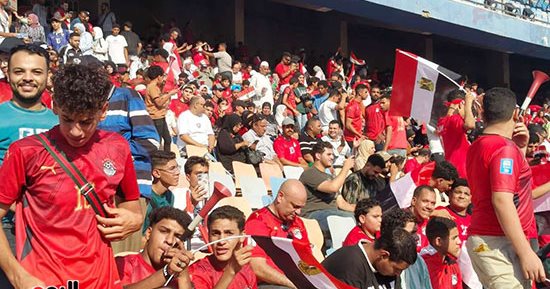 مدرجات استاد القاهرة تتزين بالجماهير احتفالات بمنتخب مصر 