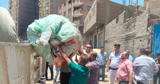 الجيزة تشن حملات مكبرة بالعمرانية لمواجهة مخازن الفرز والخردة المخالفة.. صور