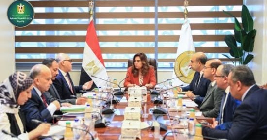 وزيرة التنمية المحلية تتابع منظومة النظافة بالإسكندرية