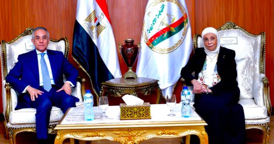 وزير العدل يهنئ رئيسة هيئة النيابة الإدارية بمناسبة توليها منصبها الجديد
