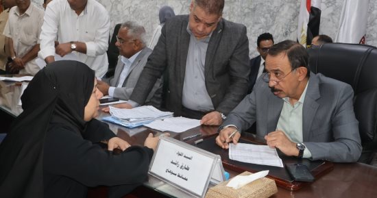 محافظ سوهاج يوجه بسرعة الاستجابة لمطالب المواطنين