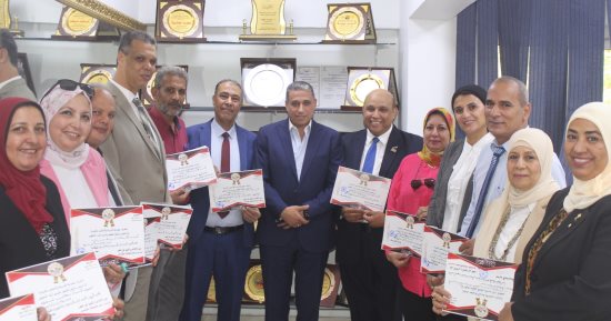 مدير تعليم الجيزة يكرم المساهمين فى إنجاح مبادرة عيون أطفالنا.. مستقبلنا" 