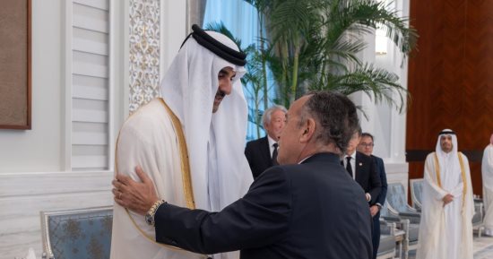 نبيل فهمي يقدم واجب العزاء لأمير قطر في وفاة الشيخ حمد بن خليفة آل ثاني