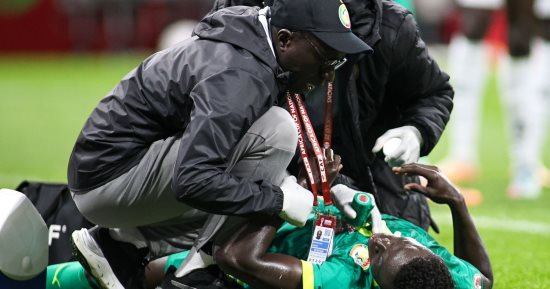 بعد اكتشاف أن طبيب منتخب السنغال تخصص أمراض نساء.. ما أهمية الطب الرياضى