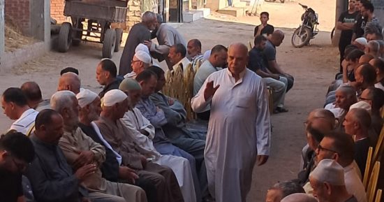 والد محمد صلاح يتلقى واجب العزاء فى وفاة عمة اللاعب بمسقط رأسه.. فيديو