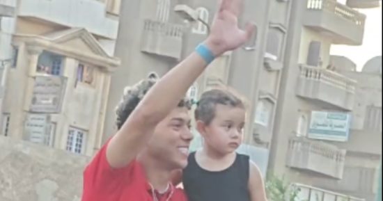 استقبال حافل.. إمام عاشور على الأعناق وسط أهالى السنبلاوين.. فيديو وصور