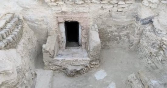 موقع أجنبى يبرز اكتشاف مقبرة فى البر الغربى بالأقصر
