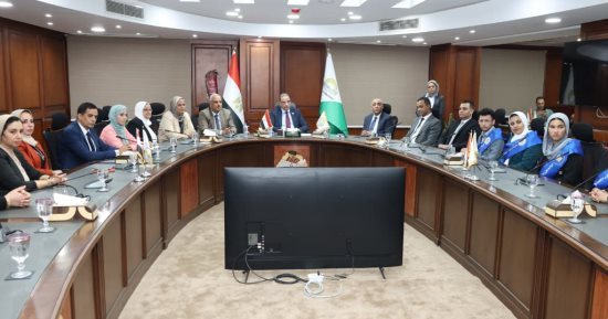 محافظ الجيزة يستقبل وفدًا من برلمان الشيوخ والشباب والطلائع بوزارة الرياضة