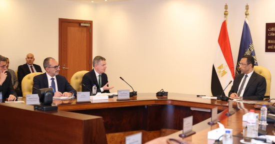 وزير الاتصالات يبحث مع البنك الدولى توسيع التعاون فى الذكاء الاصطناعى