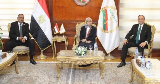 رئيسة النيابة الإدارية تستقبل مجلس إدارة نادى مستشارى الهيئة لتقديم التهنئة