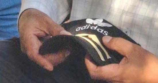 داخل كاب.. ضبط سماعة غش بحوزة طالب قبل دخول لجنة الامتحان بقنا