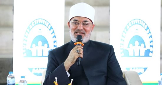 المفتى: الذكاء الاصطناعى أداة مهمة لكن يجب أن يظل الإنسان الحاكم والموجه 