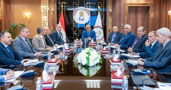 وزير الدولة للإنتاج الحربى يتابع خطط تطوير شركات إنتاج الذخائر