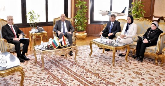 وزير الطيران المدني يستقبل سفير بلغاريا لبحث سُبل التعاون المشترك