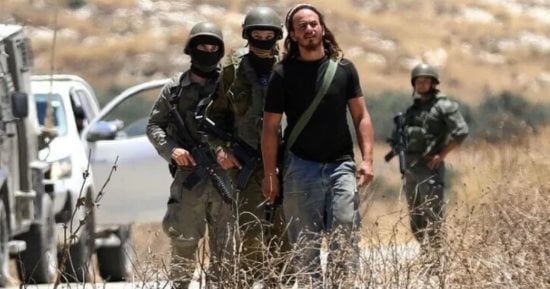 إصابة صحفى أمريكى وفلسطينيين فى هجوم لمستوطنين بقرية جالود جنوب نابلس