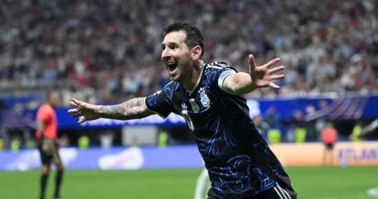 شاهد.. فرحة ميسى وجنون لاعبى الأرجنتين بعد العبور الدرامى لنهائى المونديال 