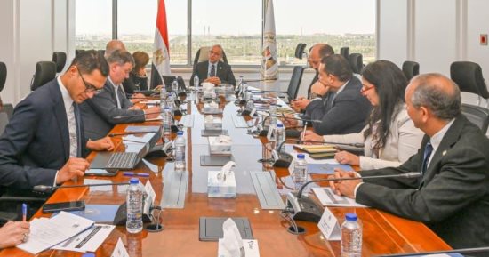 وزير الاستثمار يناقش مع بنك أوف نيويورك تطوير شهادات الإيداع للشركات المصرية