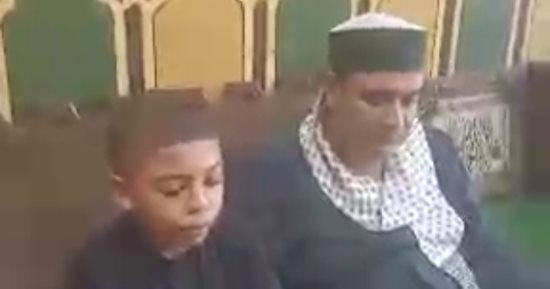 إنشاد وتلاوة مميزة بصوت الطفل عبد القوى عيون بكفر الشيخ.. فيديو