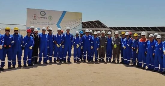 رئيس "جنوب الوادى للبترول" يتفقد حقول عش الملاحة بالصحراء الشرقية