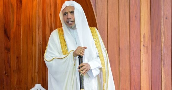 أمين عام رابطة العالم الإسلامي يفتتح جامع الرحمن في نيوزيلندا ويخطب أول جُمعةٍ فيه