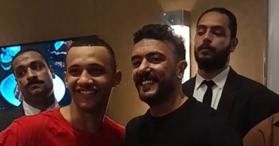 أحمد العوضى يحتفل بنجاح "شمشون ودليلة" وسط جمهوره فى إحدى سينمات أكتوبر