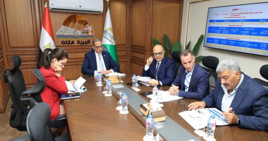 محافظ الجيزة يوجه بالتوسع فى نشر الحاويات الأرضية وصناديق القمامة بالدقى