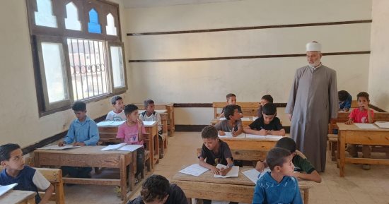 رئيس منطقة سوهاج الأزهرية يتفقد امتحانات الدور الثانى لمراحل النقل بالمعاهد