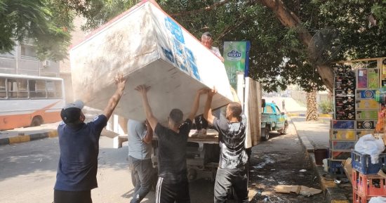 حملات مكبرة فى حي إمبابة لإزالة الإشغالات وتحسين حالة النظافة.. صور