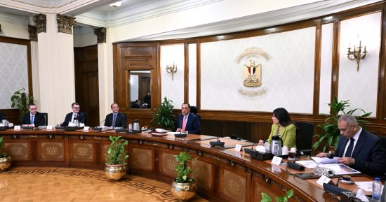رئيس الوزراء يتابع عدداً من ملفات العمل المشتركة بين وزارتى الرى والإسكان