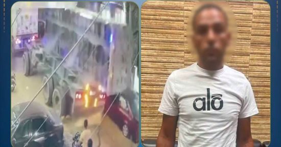 انقلاب مقطورة نقل على سيارتين ومصرع مواطن بالفيوم.. فيديو