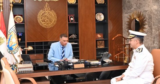 محافظ جنوب سيناء يبحث مع مدير إدارة المرور إطلاق منظومة التاكسي الذكي