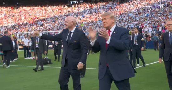 روميرو مدافع الأرجنتين يتجاهل مصافحة ترامب فى نهائى كأس العالم.. فيديو 