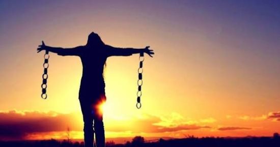كيف تصبح شخصية يصعب تجاهلها؟ 6 مهارات تجعلك أكثر تأثيرًا