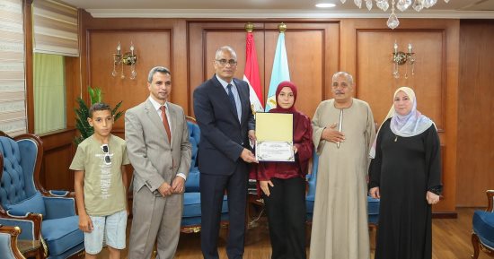 محافظ كفر الشيخ يكرم أوائل الشهادة الإعدادية للعام الدراسي 2025/ 2026