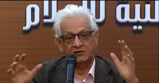 عبد الله السناوى يتحدث عن محمد حسنين هيكل على شاشة القناة الأولى