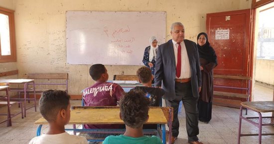 وكيل تعليم الأقصر يتابع بجولاته الميدانية امتحانات الدور الثاني.. صور