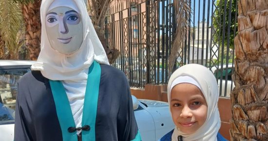 الدكتور مجدى يعقوب مثل أعلى فى مسابقات دولة التلاوة.. طفلة فى الصف السادس تبتكر روبوتا واعظا باللغتين العربية والإنجليزية.. تصطحبه معها إلى تصفيات مسابقة "دولة التلاوة" بالشرقية.. وقدوتها "منقذ القلوب"