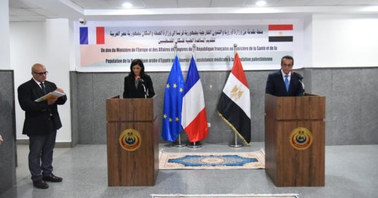 وزير الصحة يتسلم شحنة مساعدات طبية فرنسية جديدة دعما للجرحى الفلسطينيين