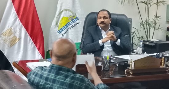 رئيس حى العجوزة يلتقى المواطنين فى اللقاء الأسبوعى لبحث الشكاوى.. صور