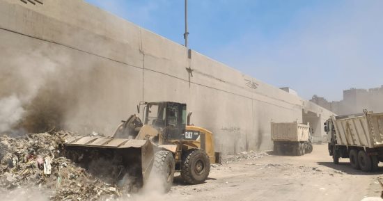 استجابة لشكاوى المواطنين.. رفع مخلفات الرتش من نزلة الطريق الدائرى بحى الهرم