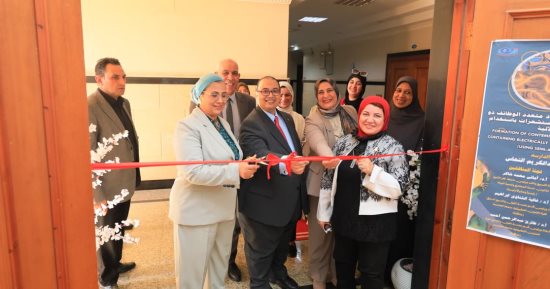 رئيسا جامعة كفر الشيخ والقومي للمرأة يفتتحان معرض النسيج الذكي بالتربية النوعية