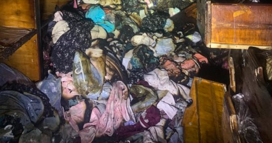 السيطرة على حريق داخل محل ملابس فى منطقة النزهة.. صور