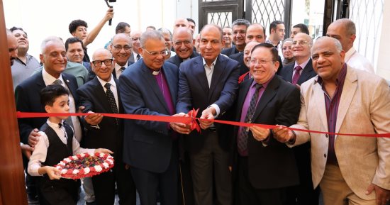 أندريه زكي ومحافظ المنيا يفتتحان الكنيسة الإنجيلية الجديدة بأرض سلطان