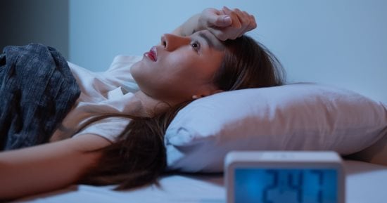 الاستيقاظ المتكرر أثناء النوم.. حالات صحية يخبرك بها جسمك